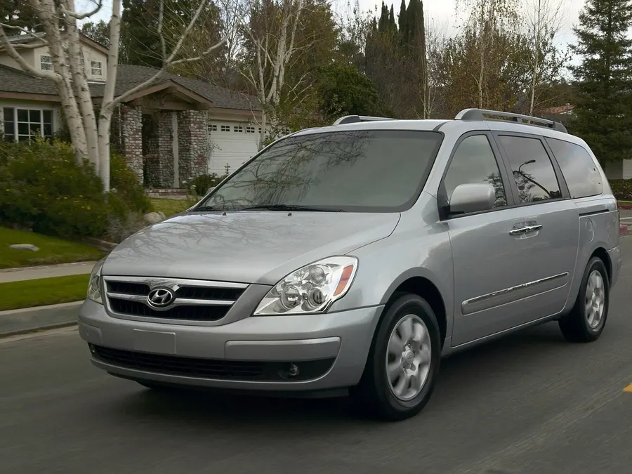 Hyundai Entourage — фото модели