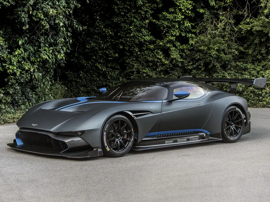 Aston Martin Vulcan — фото модели