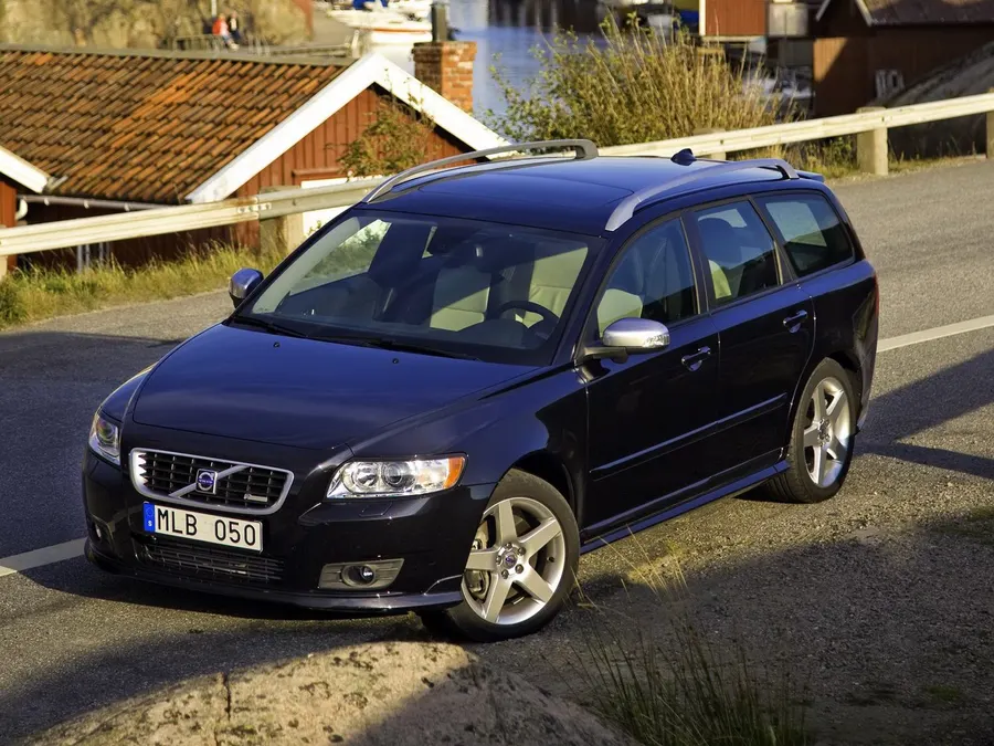 Volvo V50 — фото модели