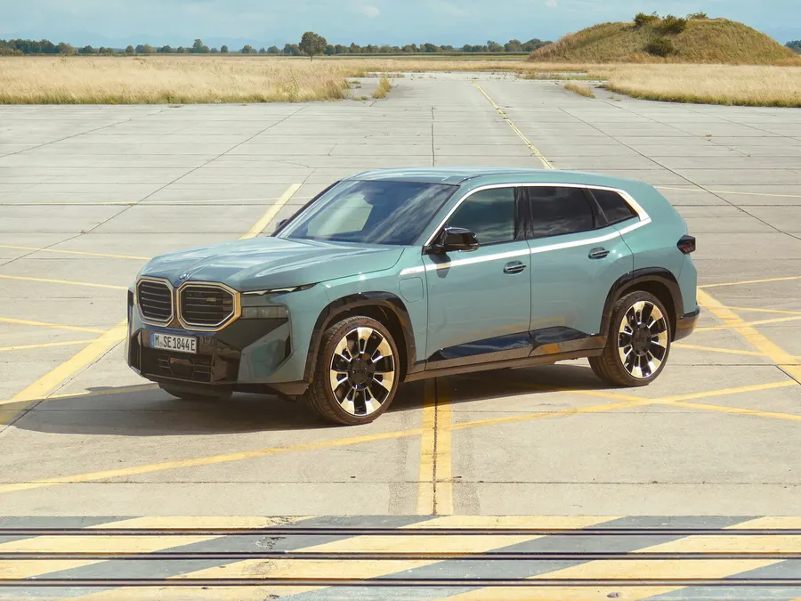 BMW XM — фото модели