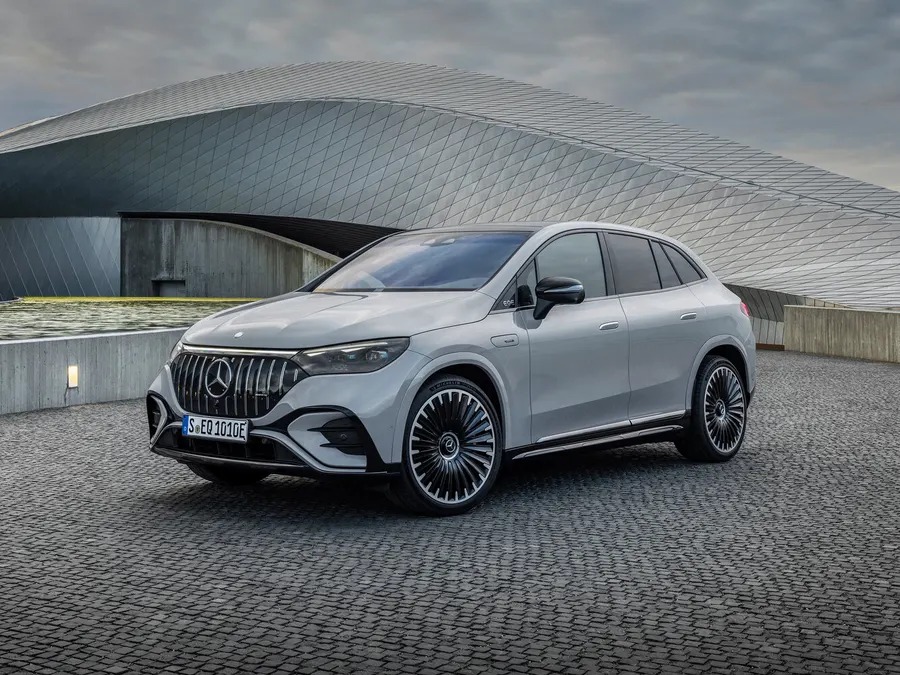 Mercedes-Benz EQE SUV AMG — фото модели