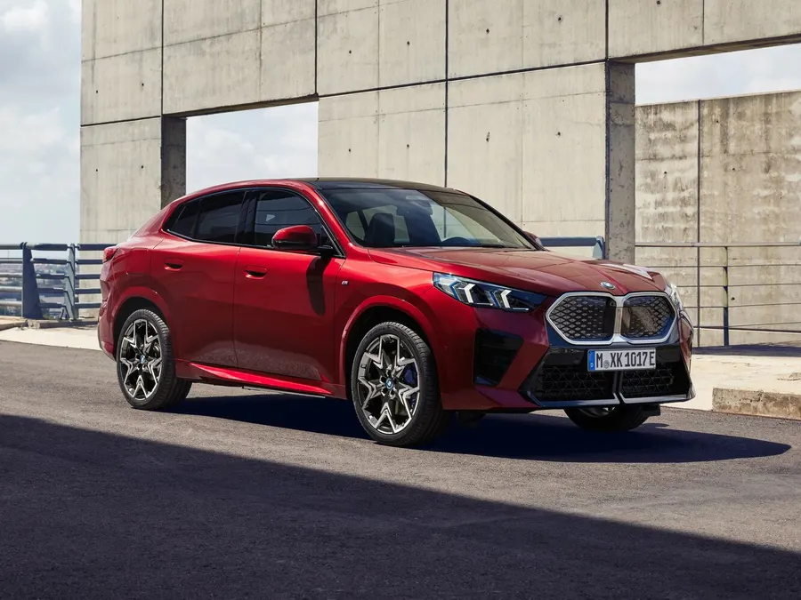 BMW iX2 — фото модели