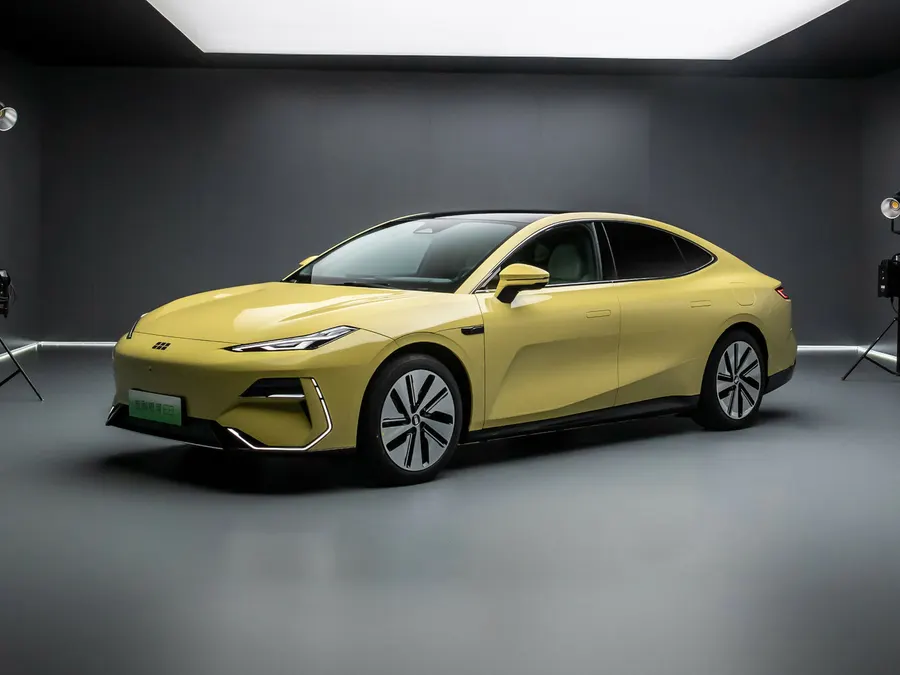 Geely Galaxy E8 — фото модели
