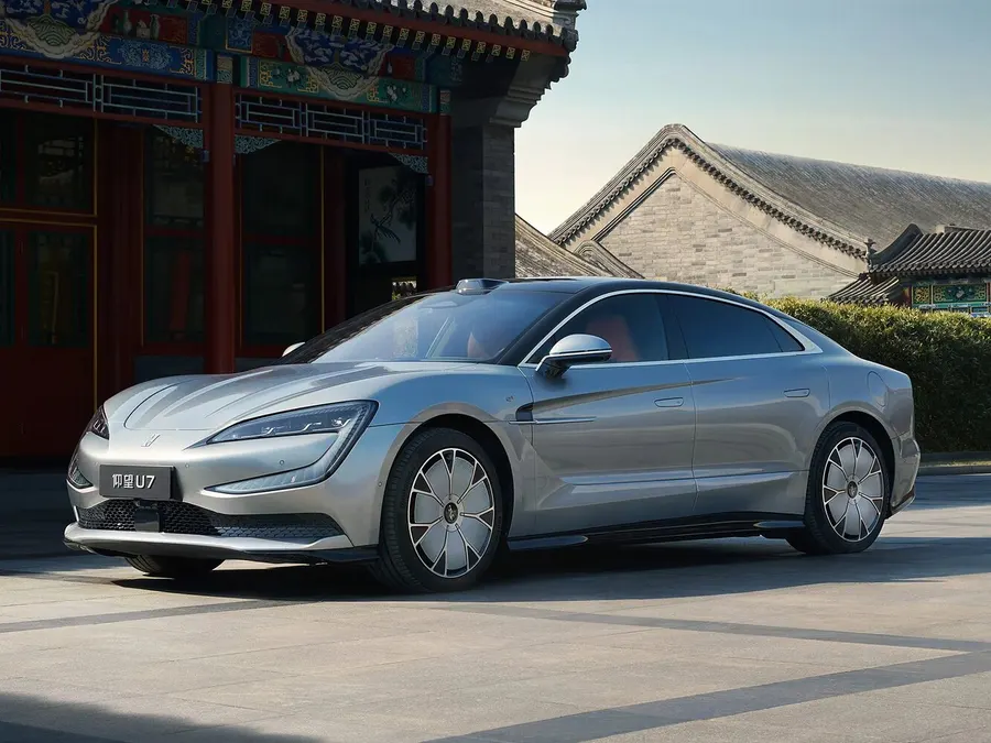 BYD Yangwang U7 — фото модели
