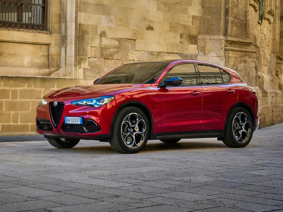 Alfa Romeo Stelvio — фото модели
