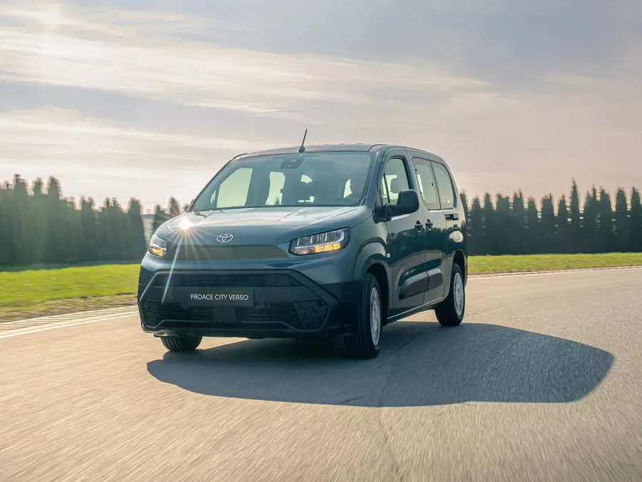 Toyota ProAce City — фото модели