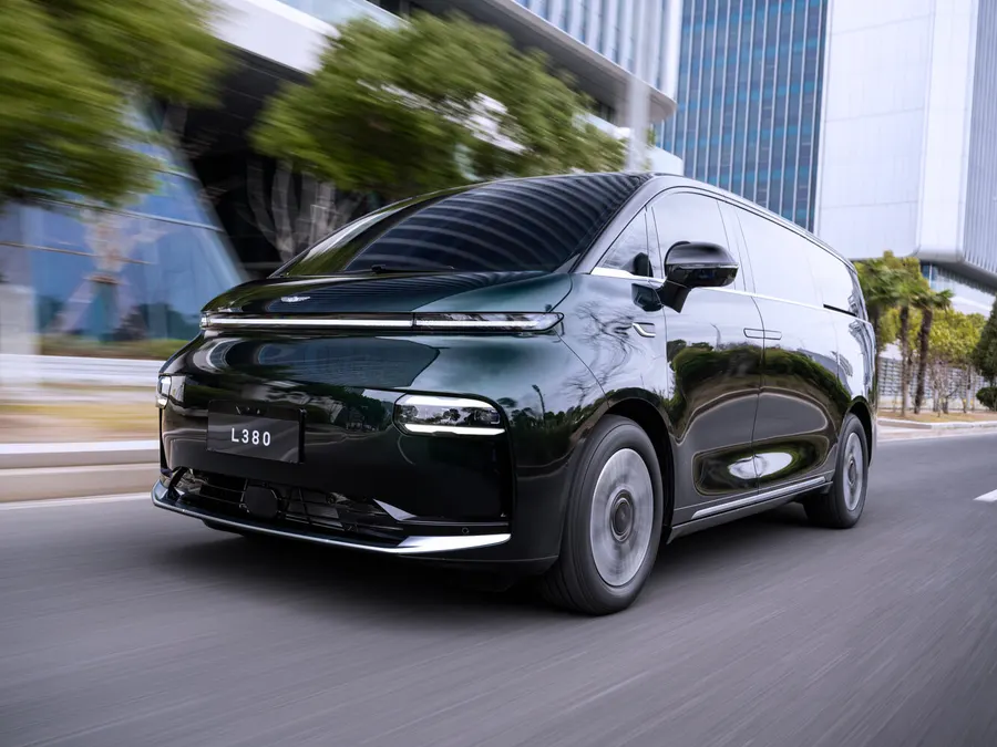 Geely Galaxy LEVC L380 — фото модели
