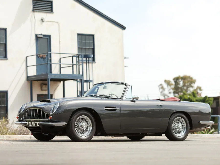 Aston Martin DB6 — фото модели