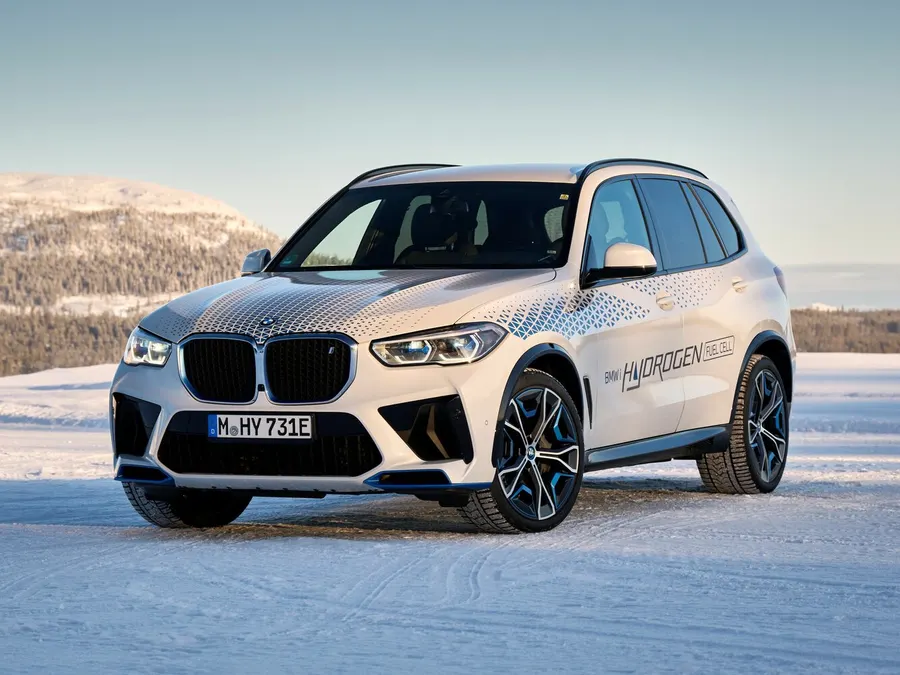 BMW iX5 — фото модели