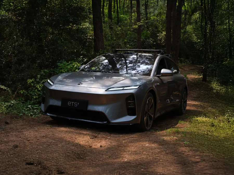 Nio ET5 — фото модели
