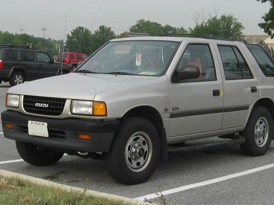 Isuzu Wizard — фото модели