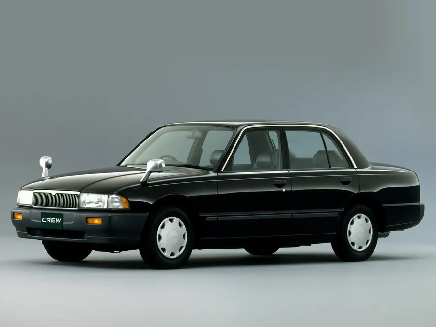 Nissan Crew — фото модели